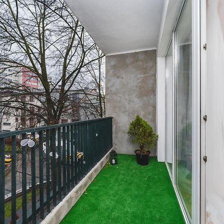 Sunshine Parkside Hideaway - 3 Bedroom - By Upstairs Krakow Bagian luar foto