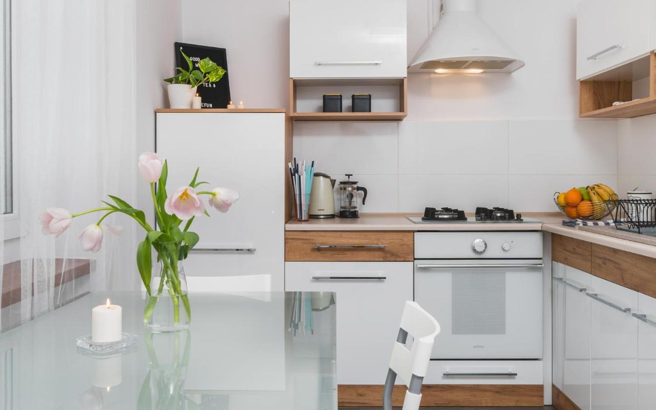 Sunshine Parkside Hideaway - 3 Bedroom - By Upstairs Krakow Bagian luar foto