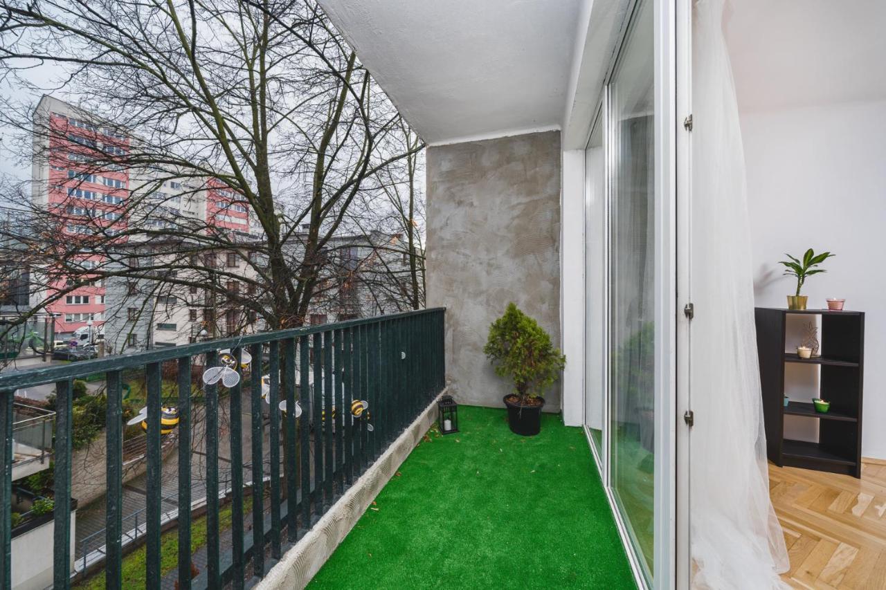 Sunshine Parkside Hideaway - 3 Bedroom - By Upstairs Krakow Bagian luar foto
