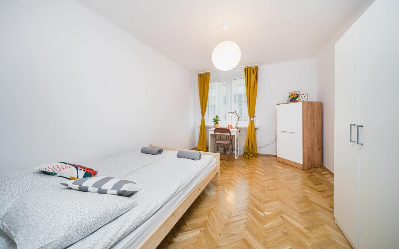 Sunshine Parkside Hideaway - 3 Bedroom - By Upstairs Krakow Bagian luar foto
