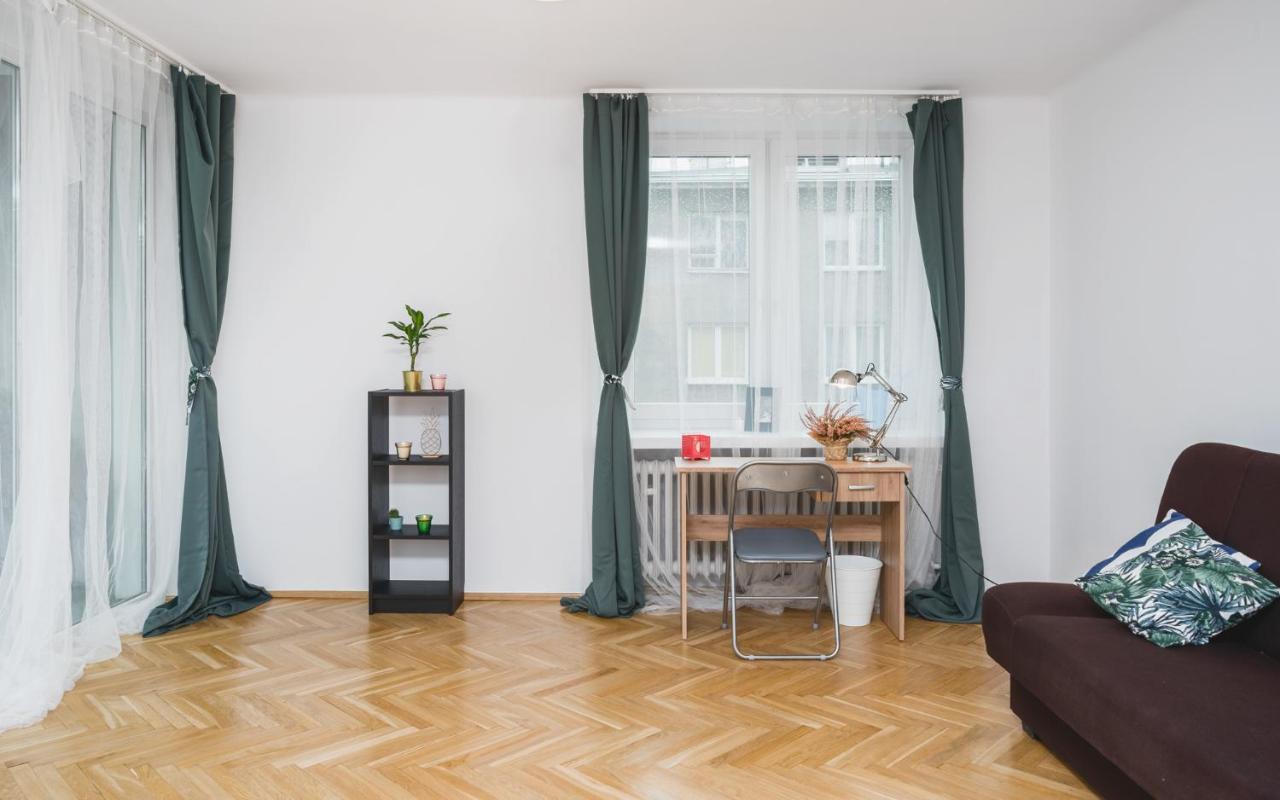 Sunshine Parkside Hideaway - 3 Bedroom - By Upstairs Krakow Bagian luar foto