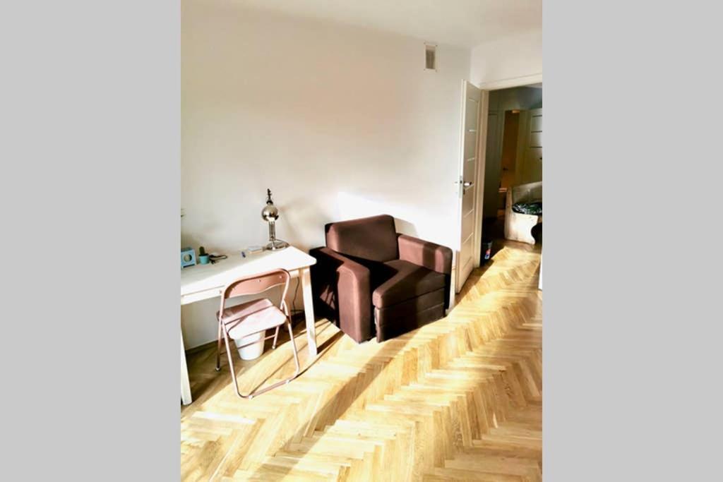 Sunshine Parkside Hideaway - 3 Bedroom - By Upstairs Krakow Bagian luar foto