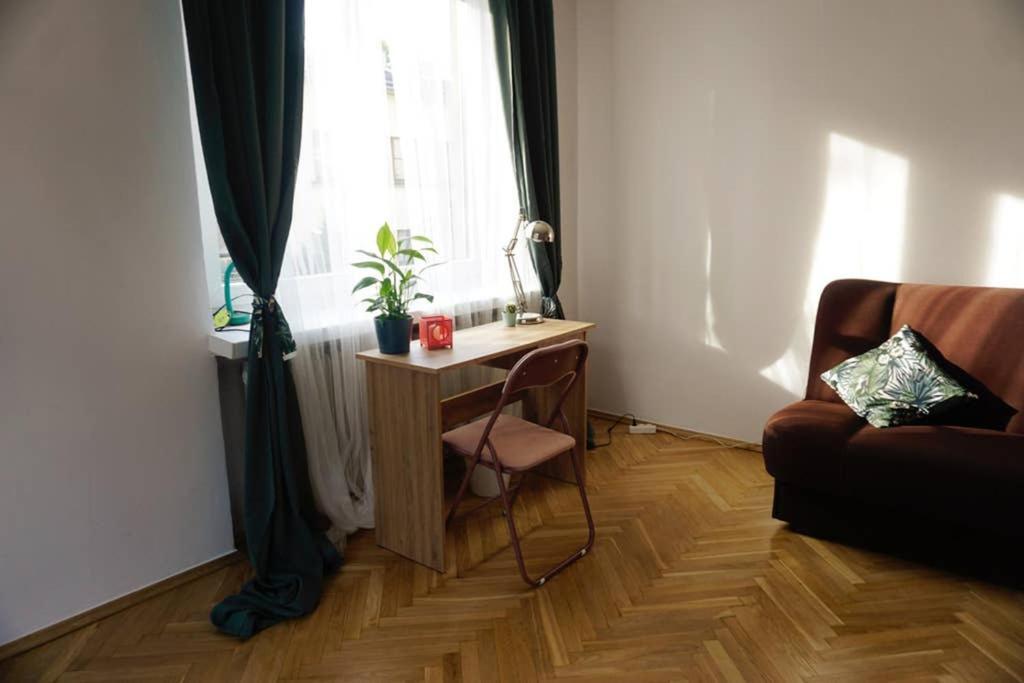 Sunshine Parkside Hideaway - 3 Bedroom - By Upstairs Krakow Bagian luar foto