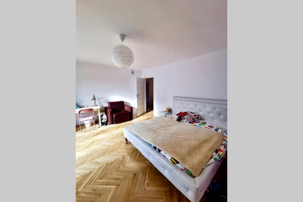 Sunshine Parkside Hideaway - 3 Bedroom - By Upstairs Krakow Bagian luar foto